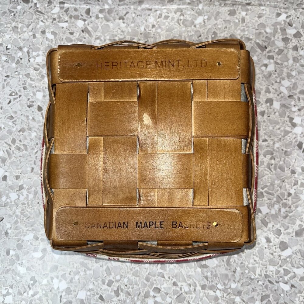 Heritage Mint Ltd Canadian Maple Basket With Lid & Liner Red & White Checkered - Picture 8 of 16